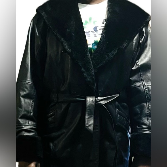 Elegant Black Leather Faux Fur Trimmed Women's Coat - Picture 10 of 10